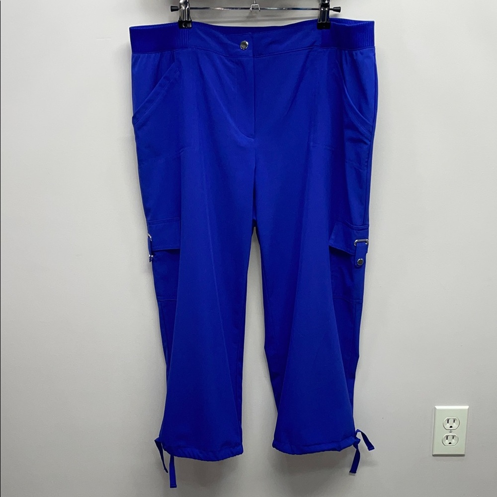 NWOT Zenergy By Chico’s Cropped Cargo Capri Pants US L (Chico’s 2)